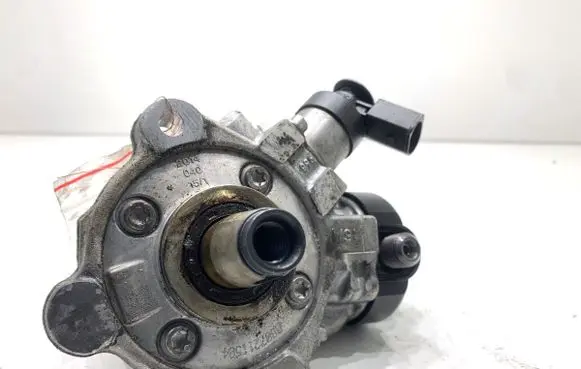 BMW 3 F30 F35 F31 Fuel injection high pressure pump 7810696