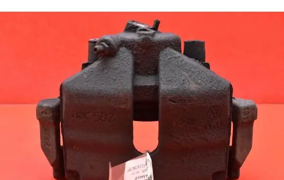 Skoda Superb B6 (3T) Front brake caliper