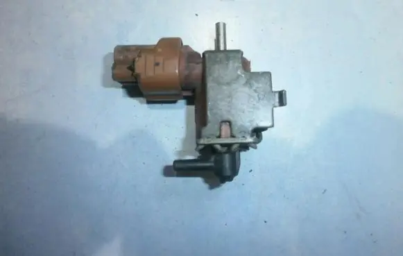 Toyota Tacoma I Turbo solenoid valve 9091012074