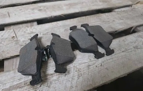 Opel Calibra Brake pads (front) 811024001