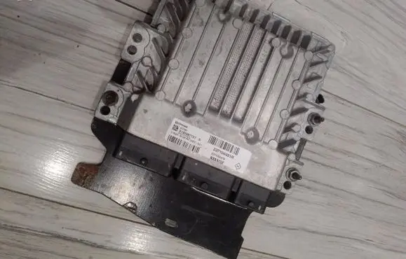 Renault Scenic III - Grand scenic III Engine control unit/module ECU 237104451r
