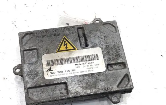 Audi A4 S4 B7 8E 8H Voltage converter/converter module 1307329115