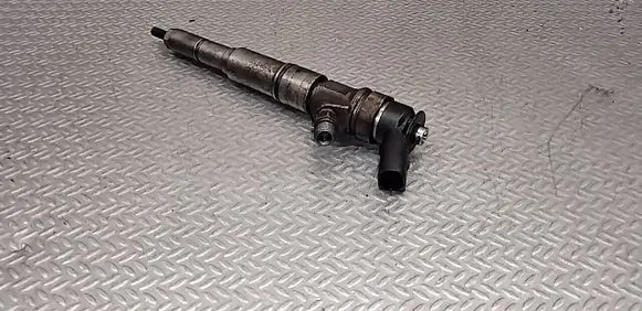 BMW 5 E60 E61 Fuel injector 7793836 0445110216