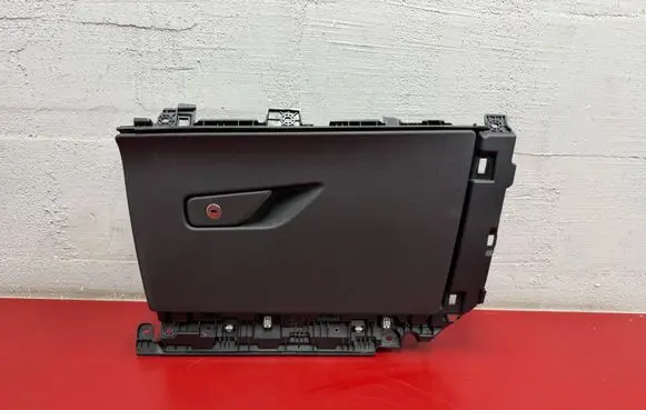 BMW X1 U11 Glove box