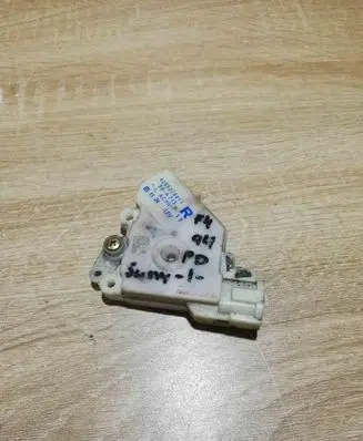 Nissan Sunny Rear door lock 8255279911