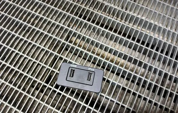 Land Rover Range Rover Sport L320 EUR ISO radio connector CH2219C166AB