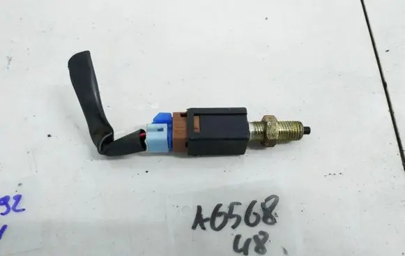 Nissan Primera Brake pedal sensor switch