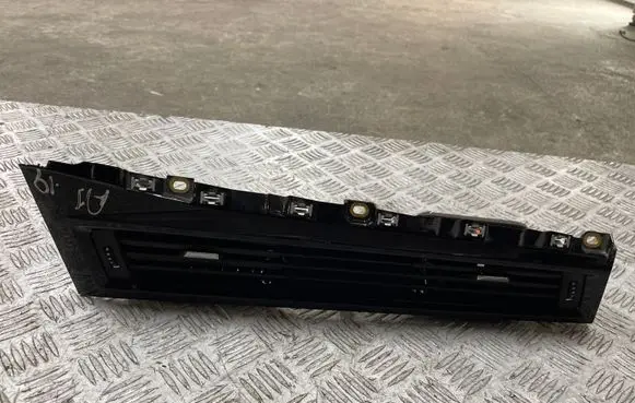 Audi A1 Dash center air vent grill 82C820951C