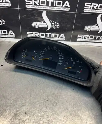 Speedometer (instrument cluster)