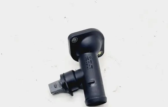 Volkswagen PASSAT B6 Thermostat housing 03G121121B