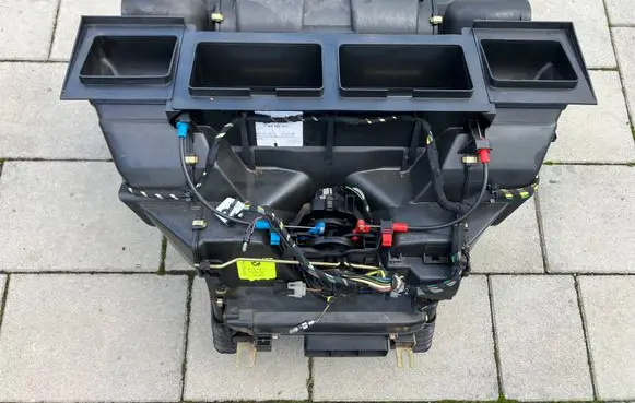 BMW 7 E38 Air conditioning (A/C) radiator (interior) 8390370