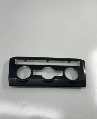 Volkswagen Tiguan Climate control/heater control trim 5NM820073A