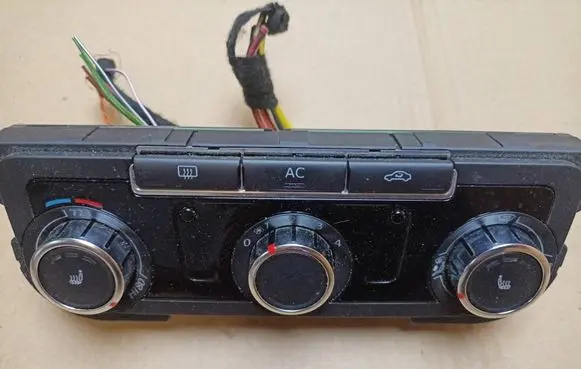 Volkswagen PASSAT CC Air conditioning/heating control unit 