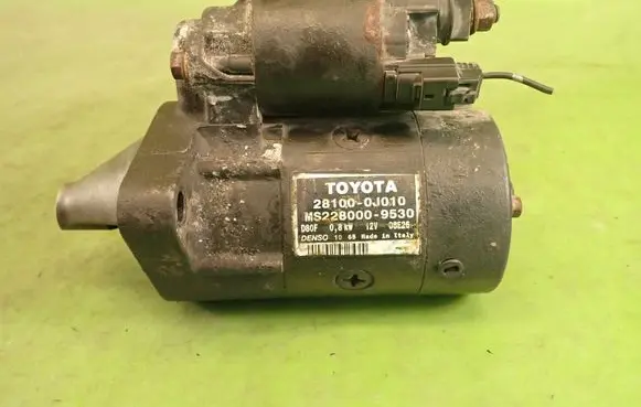 Toyota Yaris Starter motor 28100-0J010
