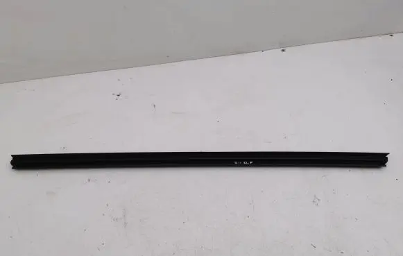 Honda HR-V Rubber seal front door (on door) 