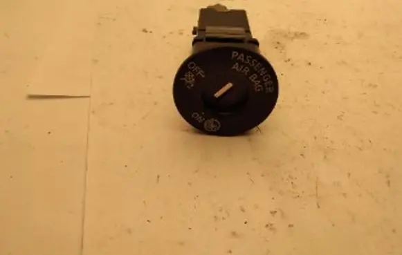 Passenger airbag on/off switch