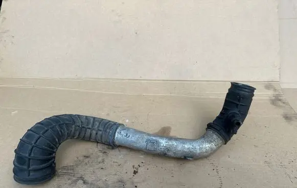 Volvo XC70 Turbo air intake inlet pipe/hose 30636854