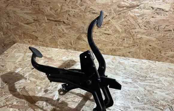 Volvo S60 Pedal assembly 