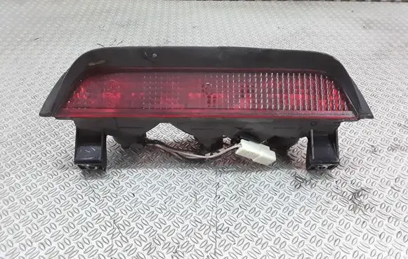 Third/center stoplight