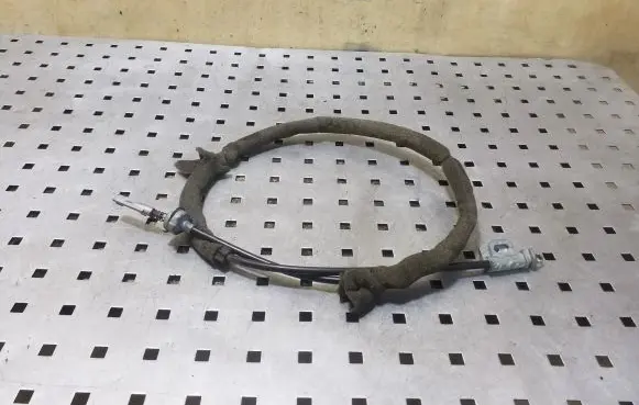 Audi A6 S6 C5 4B Gear shift cable linkage 8D2713575