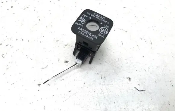 Passenger airbag on/off switch