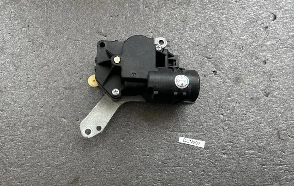 Nissan Patrol Y61 Air flap motor/actuator 2773081L00