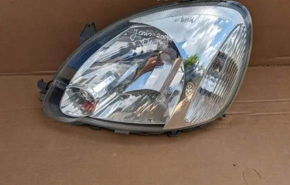 Toyota Yaris Headlight/headlamp