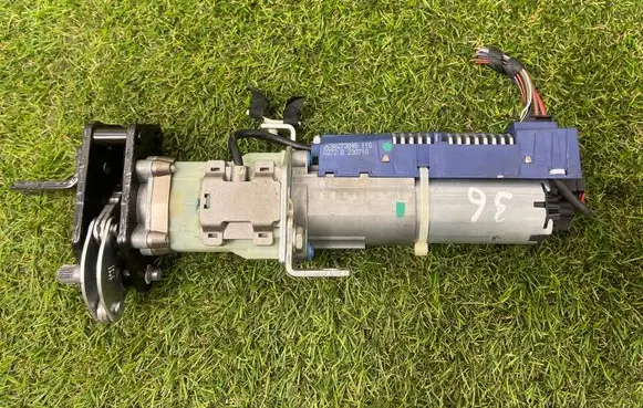 Volkswagen PASSAT B6 Tailgate hydraulic pump motor 3C9827384G