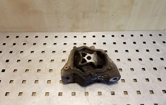 Volvo XC70 Engine mount bracket TR8070M18