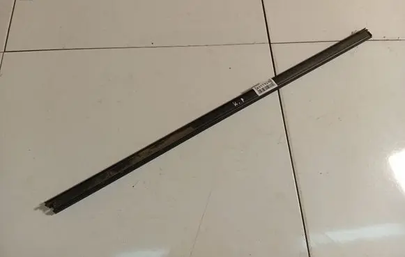 Mitsubishi Grandis Front door glass trim molding 