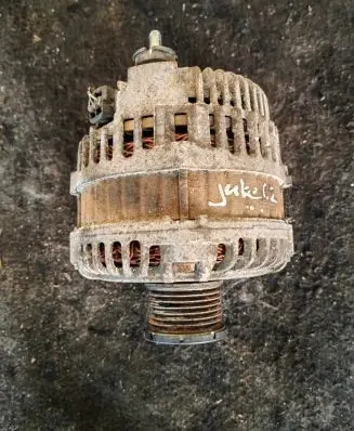 Nissan Juke I F15 Generator/alternator 23100BV80A