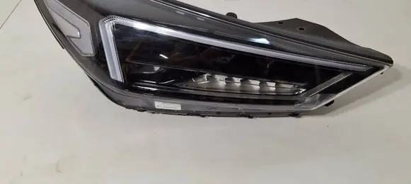 Hyundai Tucson TL Headlight/headlamp 92102-D7700