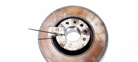 Opel Astra H Front brake disc ventiliuojamas