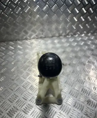 Toyota Avensis T220 Gear shifter/selector 