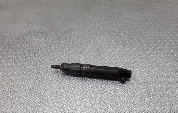 Audi A6 S6 C4 4A Fuel injector 046130201B