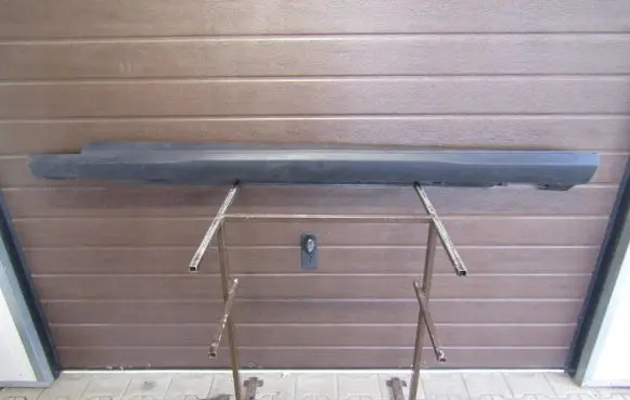 Front sill (body part)