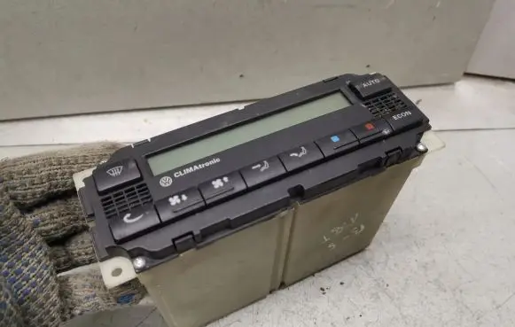 Volkswagen PASSAT B5 Climate control unit