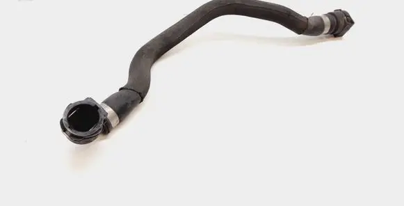 Volvo V70 Engine coolant pipe/hose