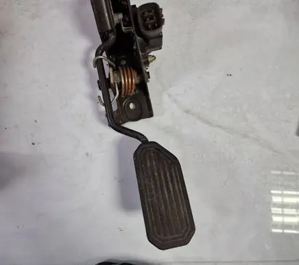 Toyota Avensis T250 Accelerator throttle pedal 8928152011 1983003031