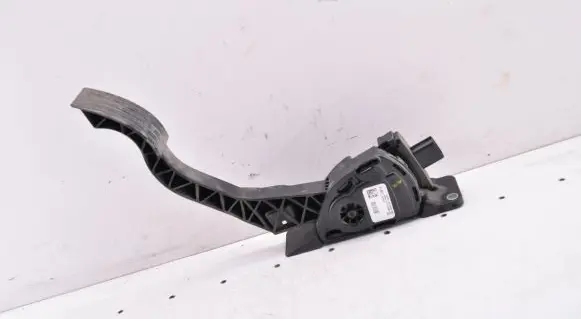 Ford C-MAX II Accelerator throttle pedal AV619F836AB