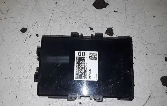 Toyota Avensis T270 Engine control unit/module 8969005040