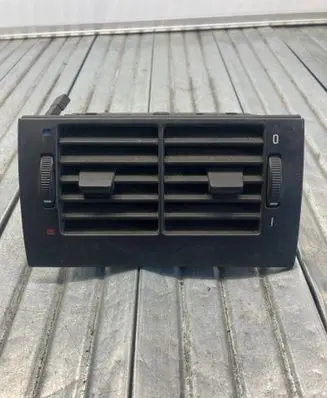 BMW 5 E39 Rear air vent grill 8376150
