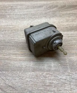 Renault Laguna I Headlight level adjustment motor 7700820054 11696