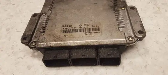 Renault Laguna I Engine control unit/module 0281001997 HOM7700106485