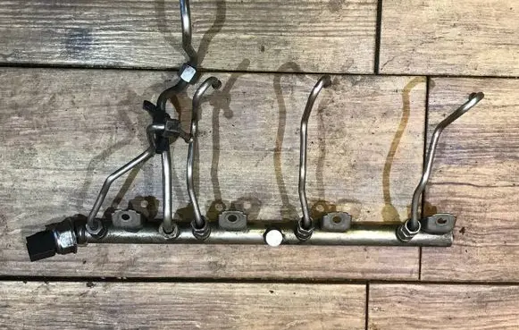 Fuel main line pipe