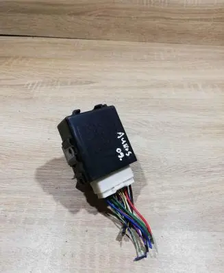Toyota Auris 150 Window wiper relay 8594002040 4230001071