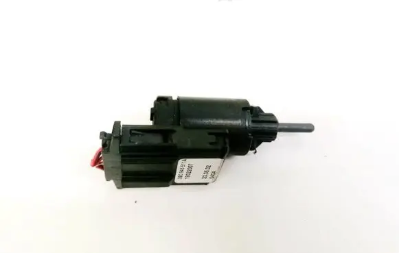 Volkswagen Polo IV 9N3 Brake pedal sensor switch 3b0945511A