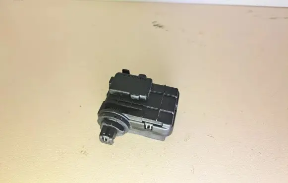 Volvo S60 Headlight level adjustment motor P2X02D