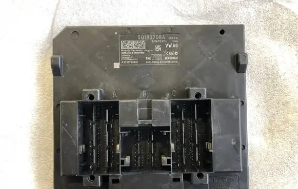 Volkswagen PASSAT B9 Other control units/modules 5Q1937084