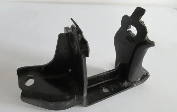 Toyota Verso Engine mounting bracket